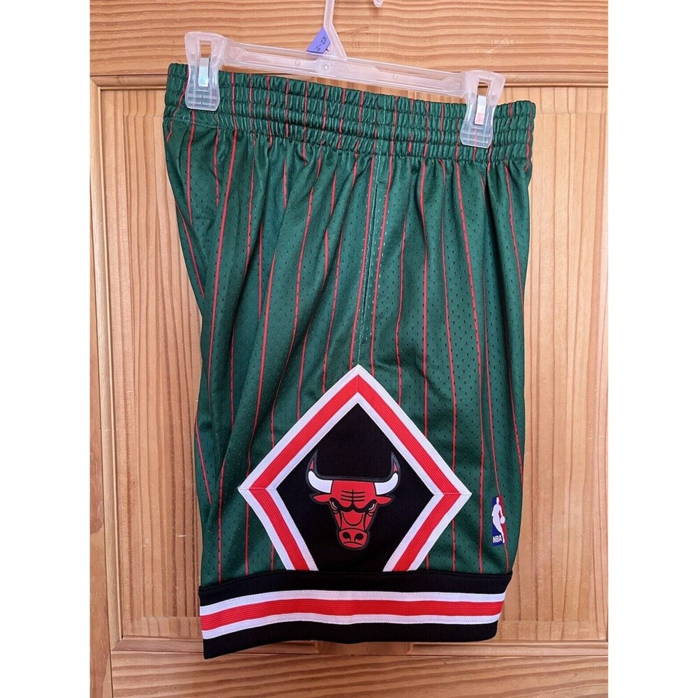 Mitchell & Ness Chicago Bulls Green Pinstripe Swingman Shorts Men's Size Medium